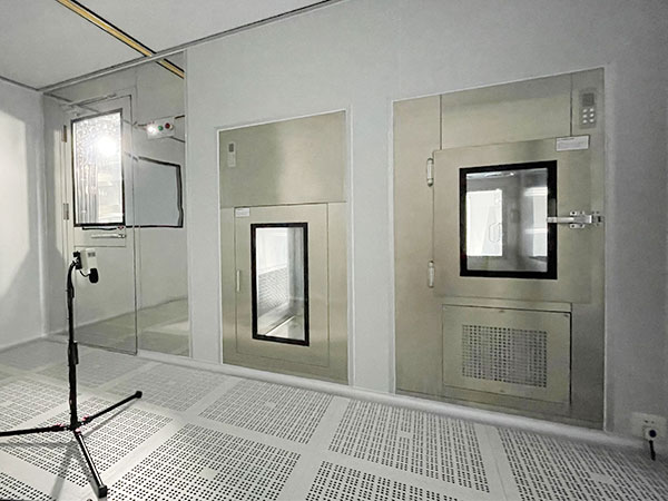 Why are hospitals using stainless steel Pass Box?